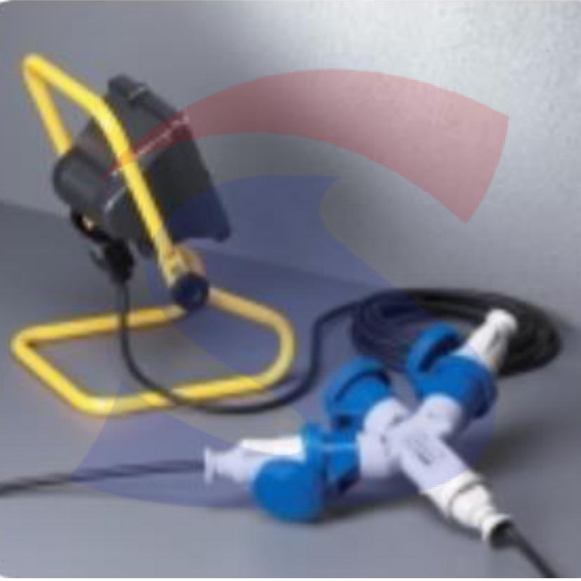 Moltiplicatore industriale Spina 3P+T e 2 prese 3P+T 16A - MASTER 24MP2009