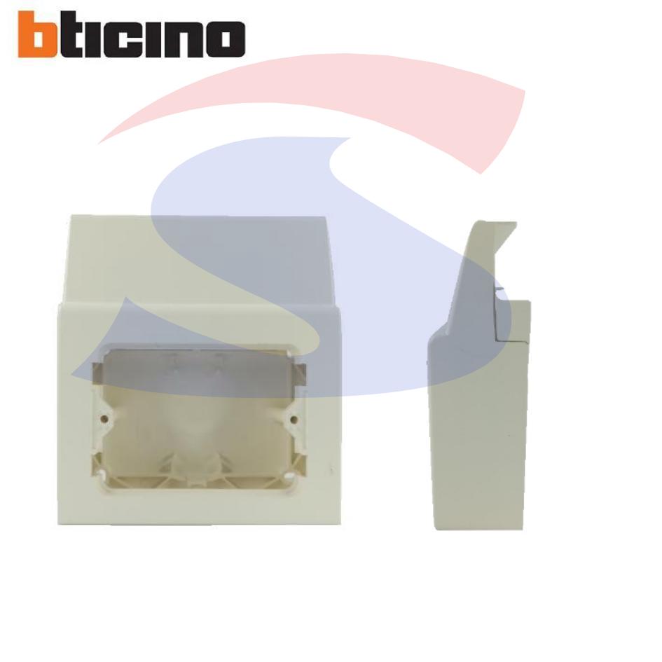 Cassetta portafrutti da esterno 12,5x14,5x4,5 mm 3 posti - BTICINO W11557