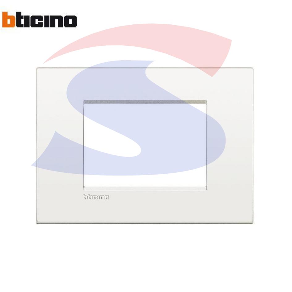 Placca 3 posti colore Bianco puro serie Livinglight - BTICINO LNC4803BN